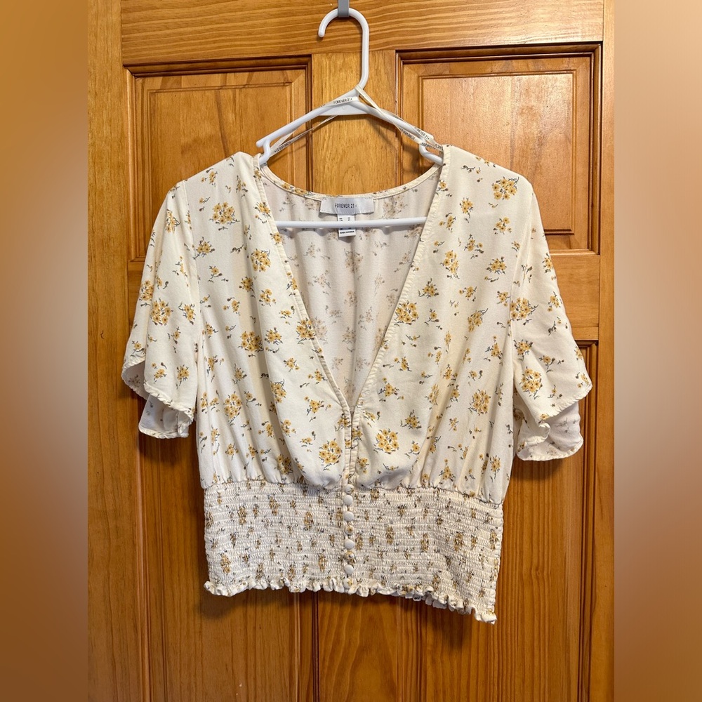 White Floral Print Forever 21 Women’s Size 1X Cropped Shirt